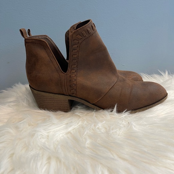 ROCK N CANDY LIPTON CHELSEA BOOTIES WOMAN’S SZ 10 NWOT - Picture 2 of 10
